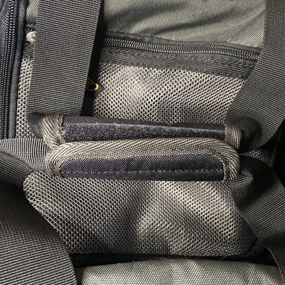 Cabela’s Travel Gear Catch All Shoulder Bag Pockets Greenish Gray Black